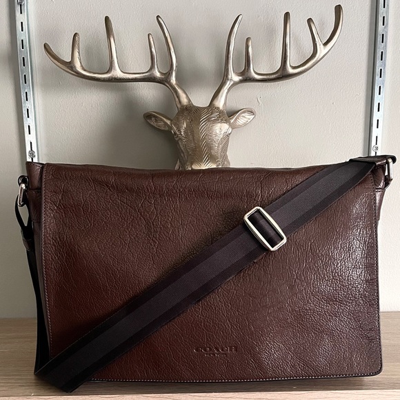 Coach Other - Men’s Coach Charles Leather Messenger crossbody Bag.